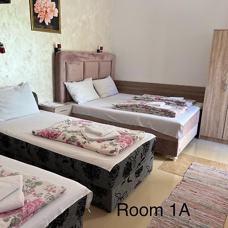 Sobe Sa Sopstvenim Kupatilom Private Rooms Bathroom In Center نوفي ساد المظهر الخارجي الصورة