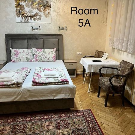 Sobe Sa Sopstvenim Kupatilom Private Rooms Bathroom In Center نوفي ساد المظهر الخارجي الصورة