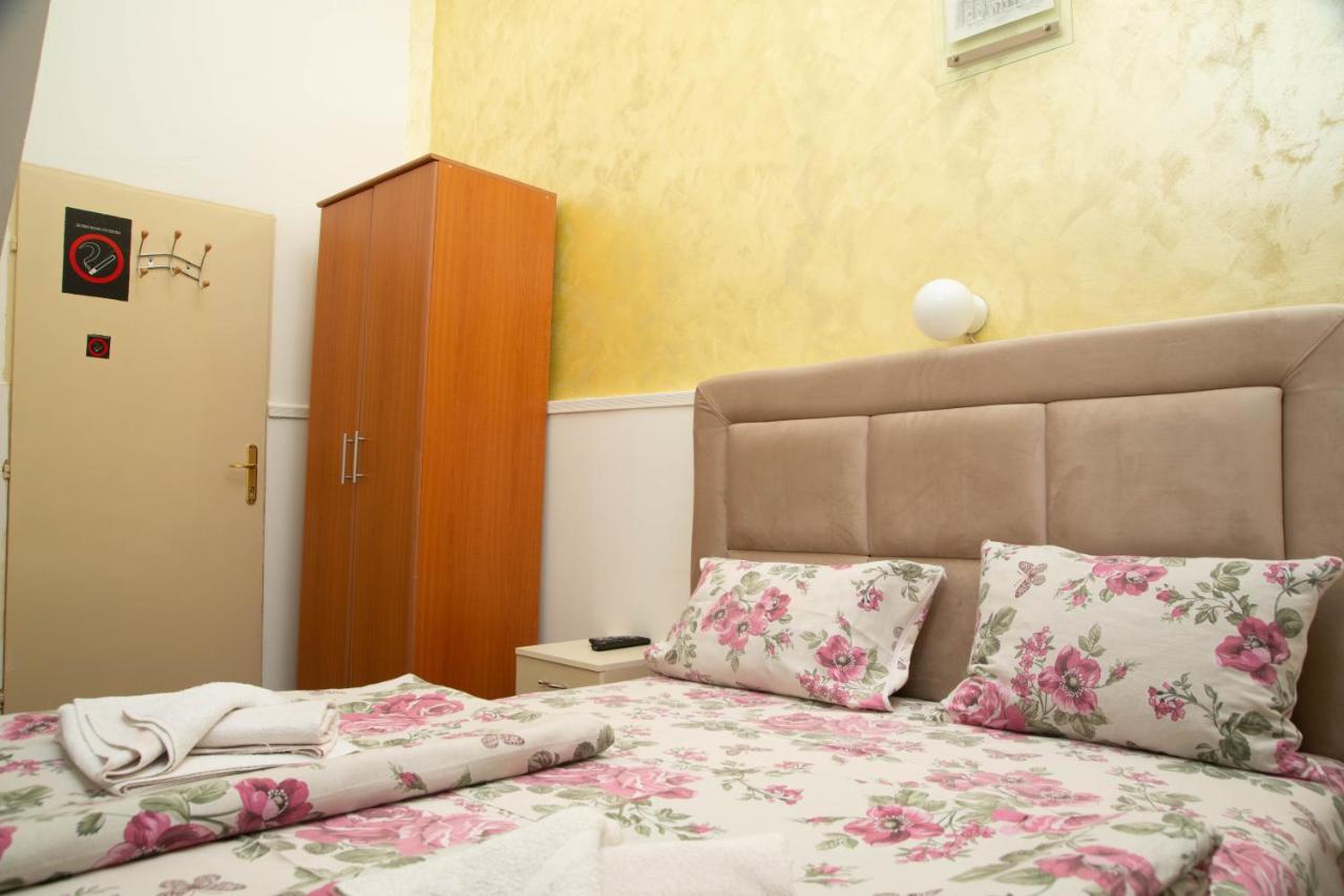 Sobe Sa Sopstvenim Kupatilom Private Rooms Bathroom In Center نوفي ساد المظهر الخارجي الصورة
