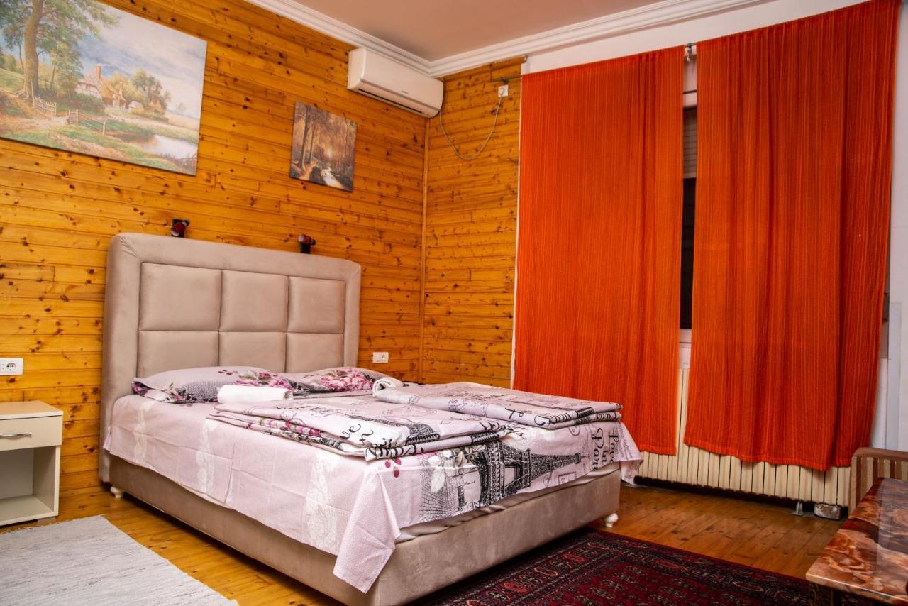 Sobe Sa Sopstvenim Kupatilom Private Rooms Bathroom In Center نوفي ساد المظهر الخارجي الصورة