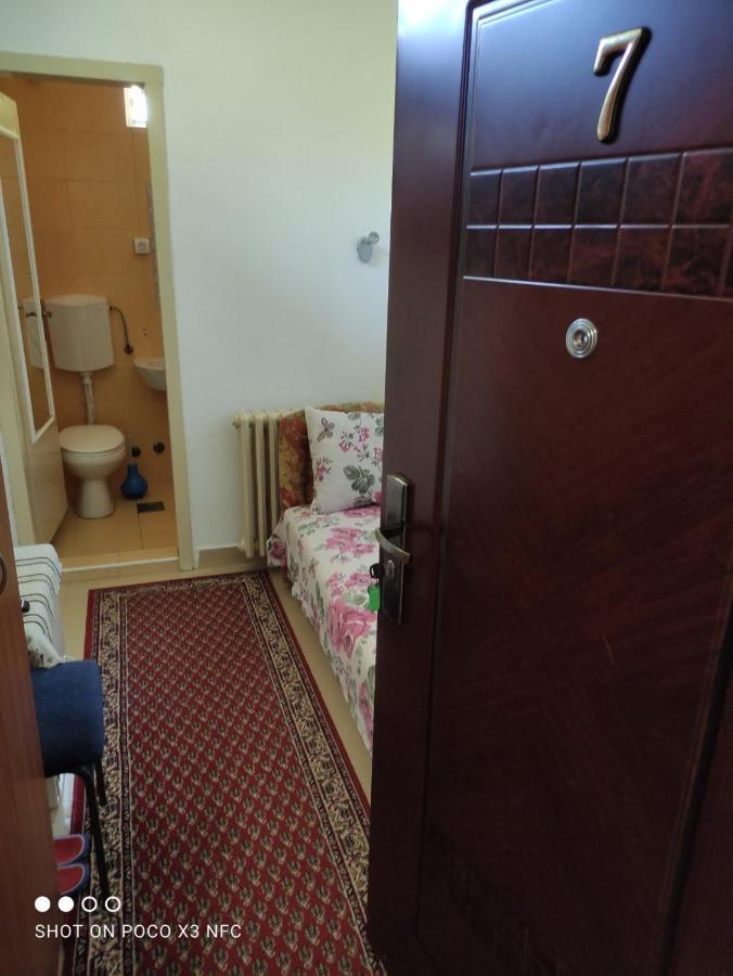 Sobe Sa Sopstvenim Kupatilom Private Rooms Bathroom In Center نوفي ساد المظهر الخارجي الصورة