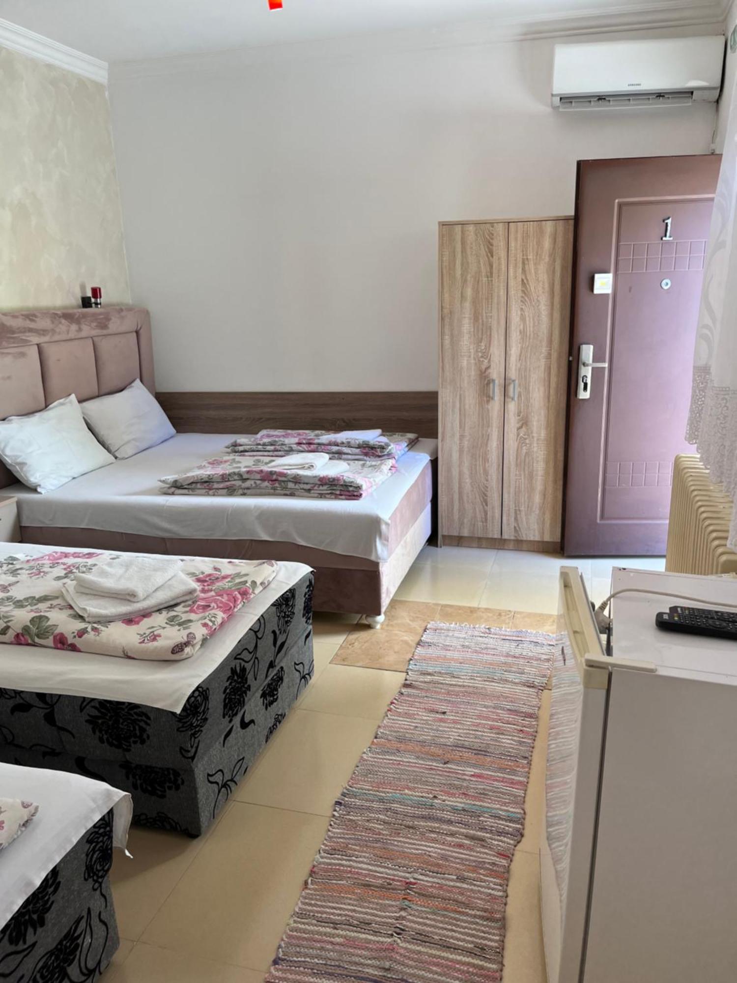 Sobe Sa Sopstvenim Kupatilom Private Rooms Bathroom In Center نوفي ساد المظهر الخارجي الصورة