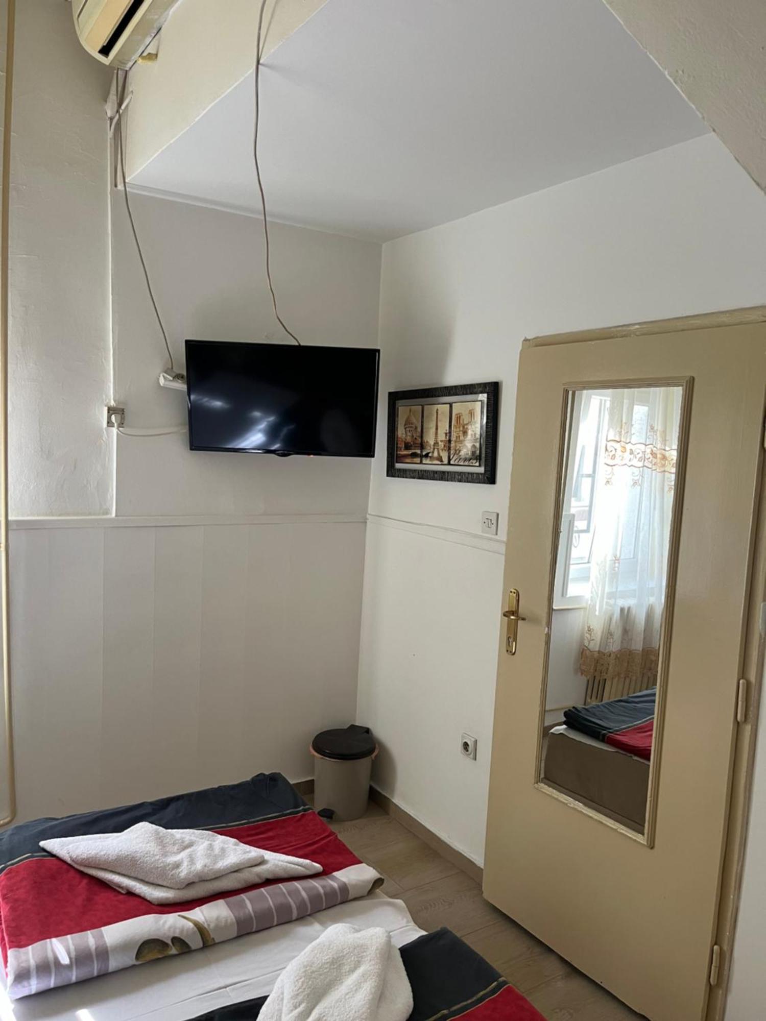 Sobe Sa Sopstvenim Kupatilom Private Rooms Bathroom In Center نوفي ساد المظهر الخارجي الصورة