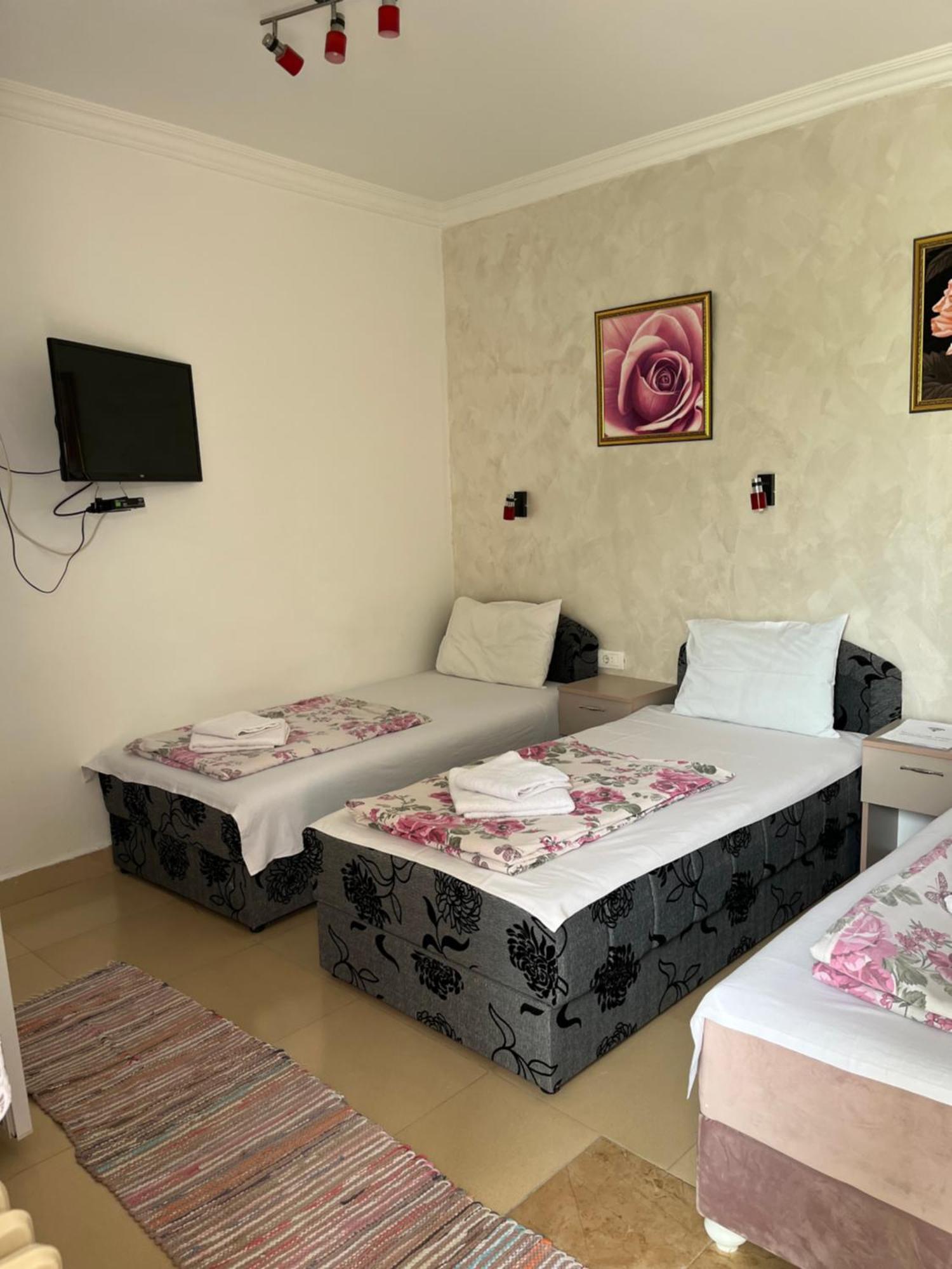 Sobe Sa Sopstvenim Kupatilom Private Rooms Bathroom In Center نوفي ساد المظهر الخارجي الصورة