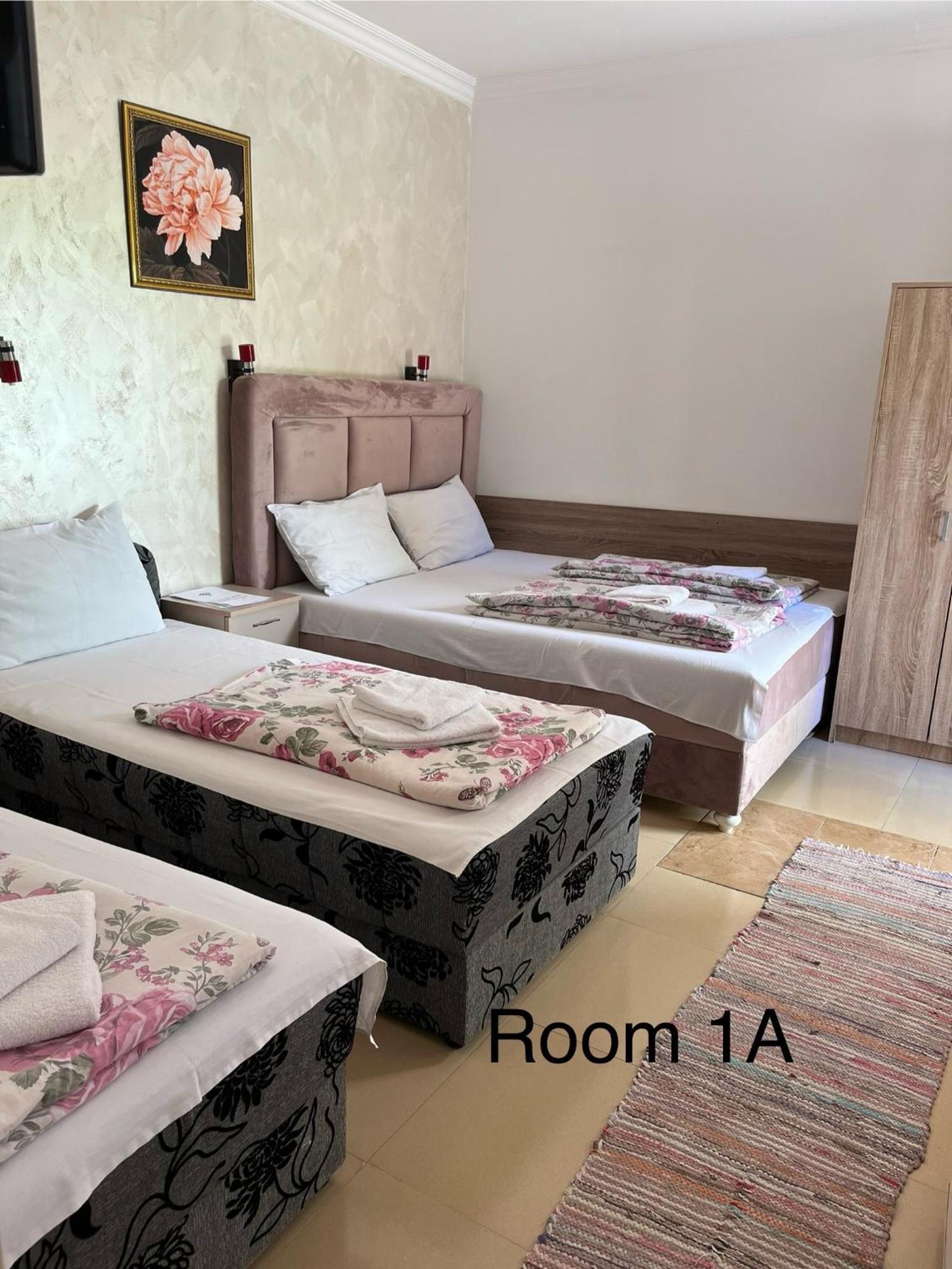 Sobe Sa Sopstvenim Kupatilom Private Rooms Bathroom In Center نوفي ساد المظهر الخارجي الصورة
