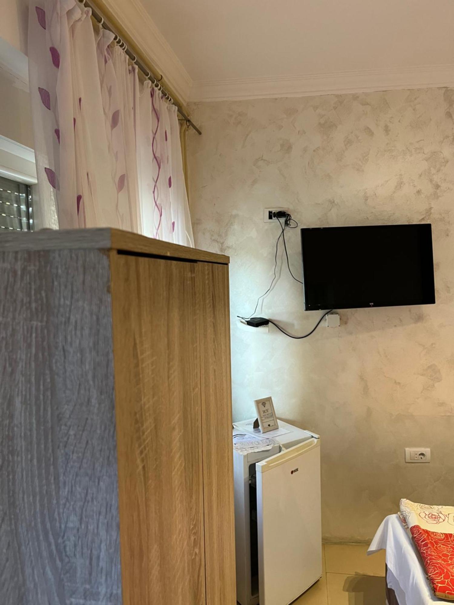 Sobe Sa Sopstvenim Kupatilom Private Rooms Bathroom In Center نوفي ساد المظهر الخارجي الصورة