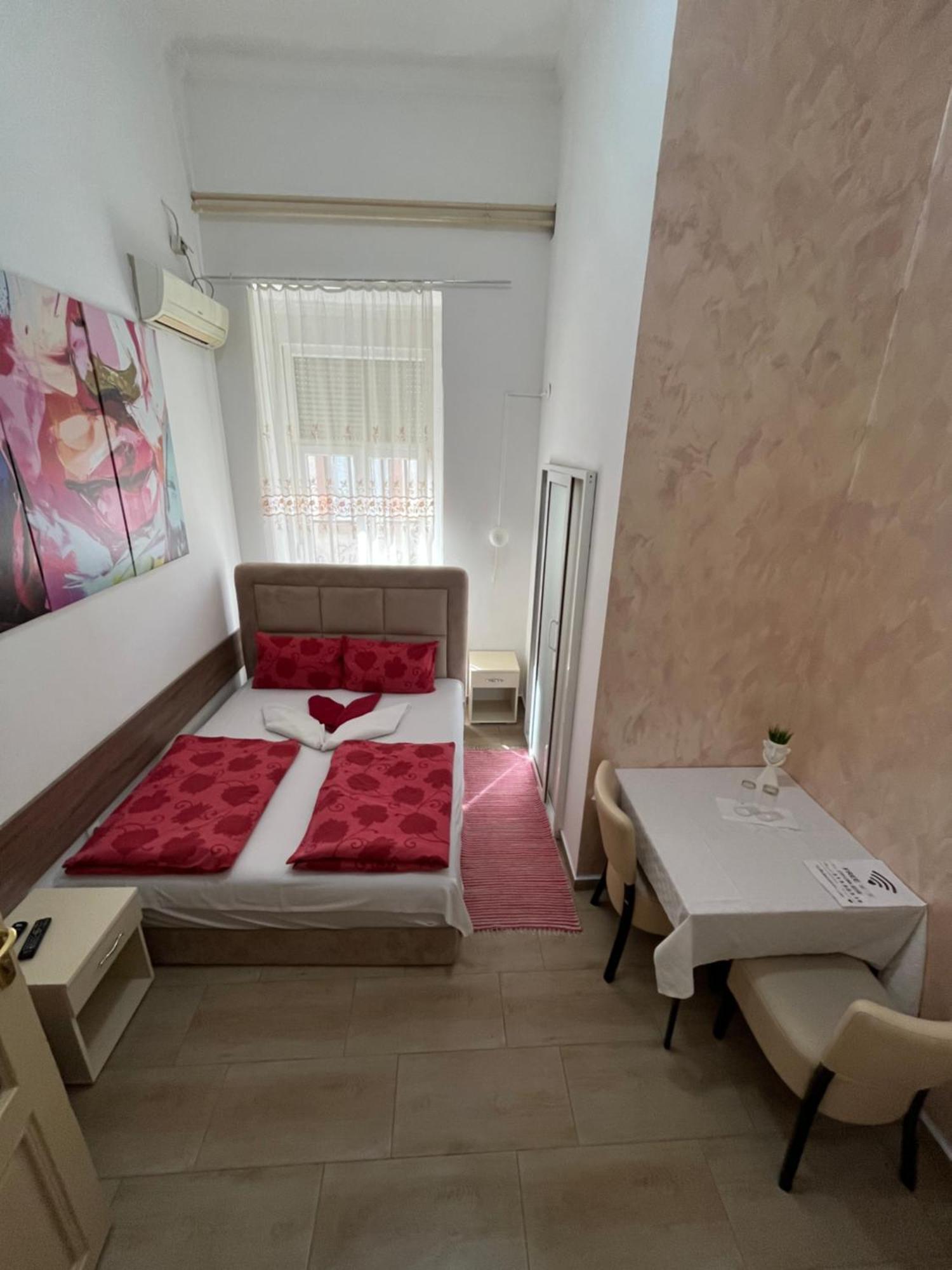 Sobe Sa Sopstvenim Kupatilom Private Rooms Bathroom In Center نوفي ساد المظهر الخارجي الصورة