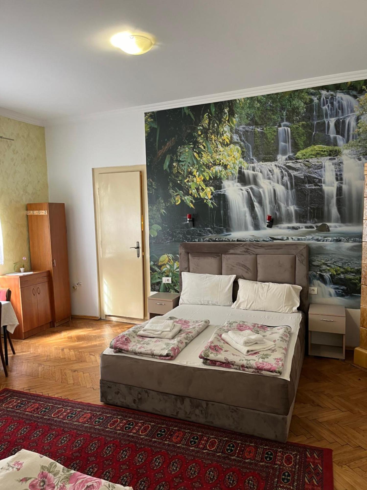 Sobe Sa Sopstvenim Kupatilom Private Rooms Bathroom In Center نوفي ساد المظهر الخارجي الصورة