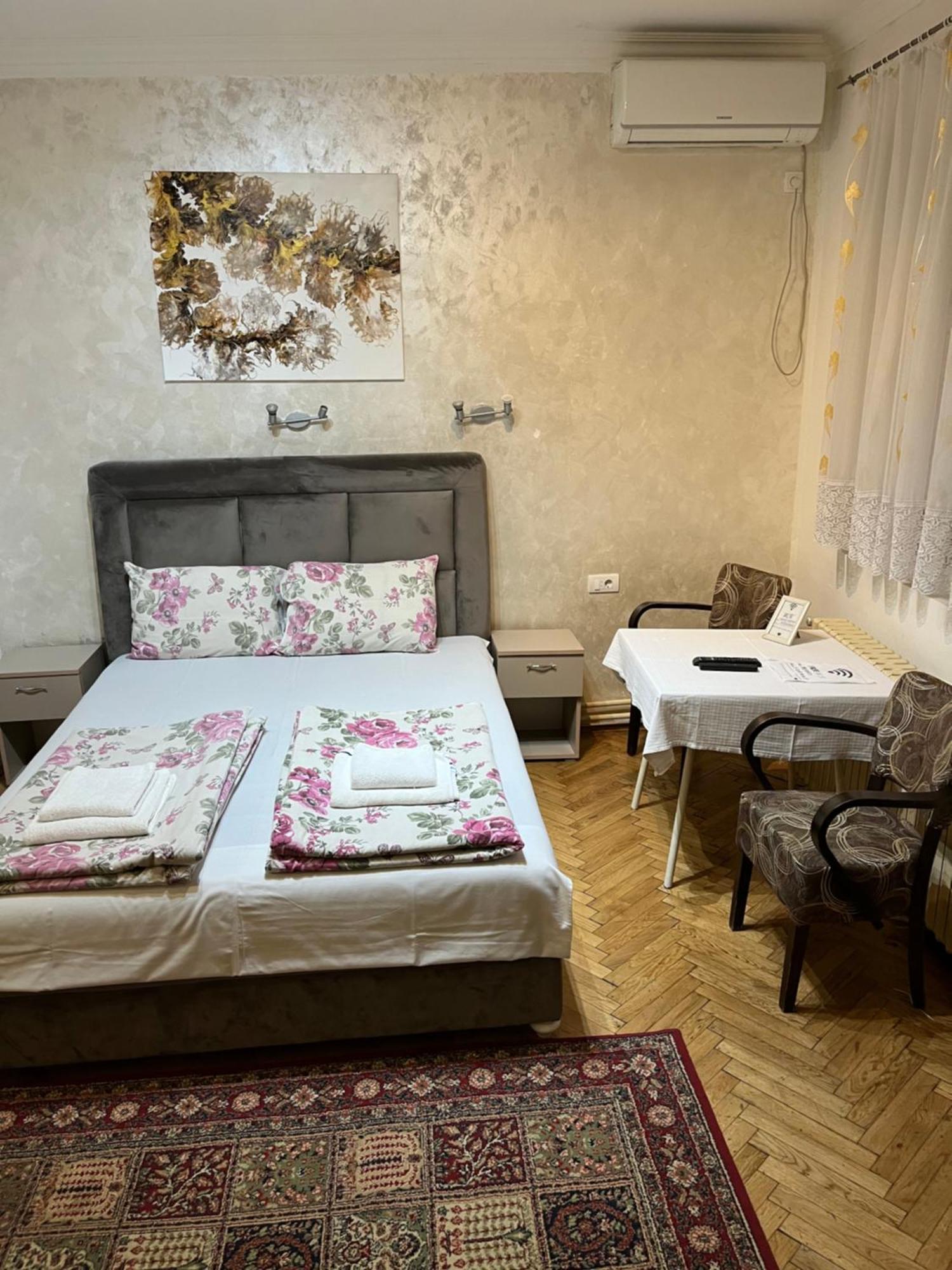 Sobe Sa Sopstvenim Kupatilom Private Rooms Bathroom In Center نوفي ساد المظهر الخارجي الصورة
