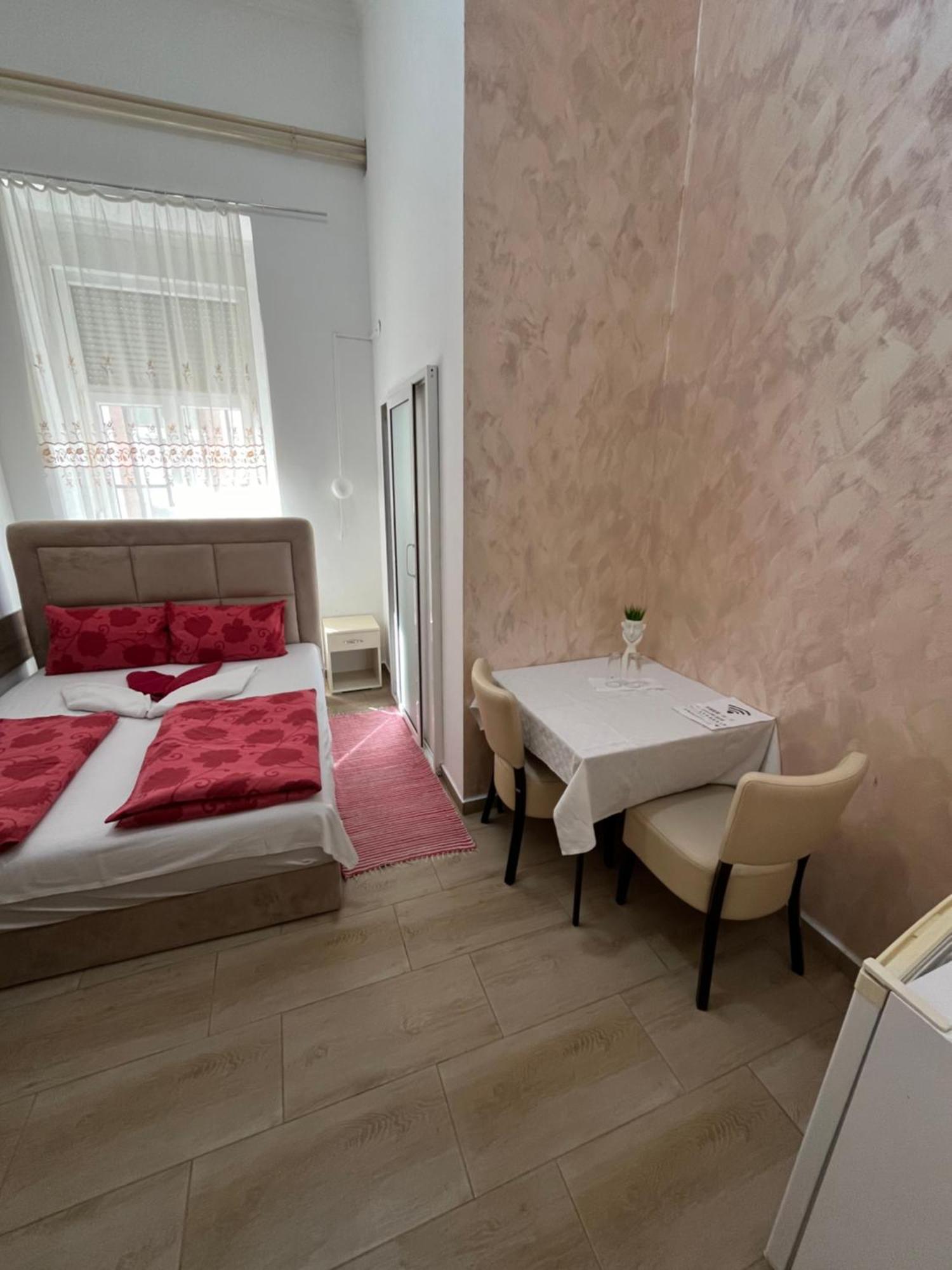 Sobe Sa Sopstvenim Kupatilom Private Rooms Bathroom In Center نوفي ساد المظهر الخارجي الصورة