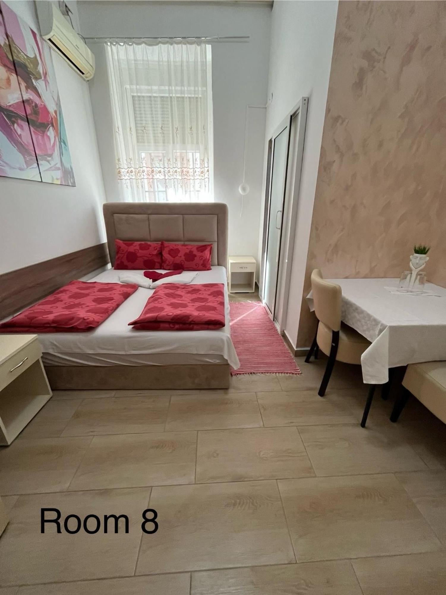Sobe Sa Sopstvenim Kupatilom Private Rooms Bathroom In Center نوفي ساد المظهر الخارجي الصورة